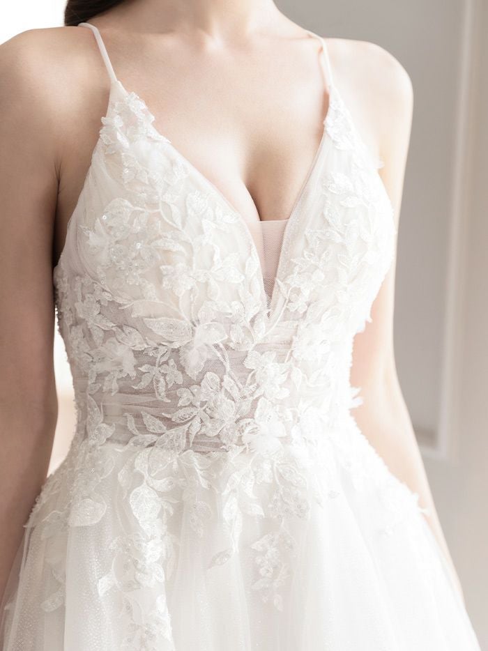 vanityME.couture. バニティミークチュール 立体フラワーレース 刺繍 ラメチュール プリンセス 姫 ロングドレス バースデードレス オフホワイト vctr-l-cd792w