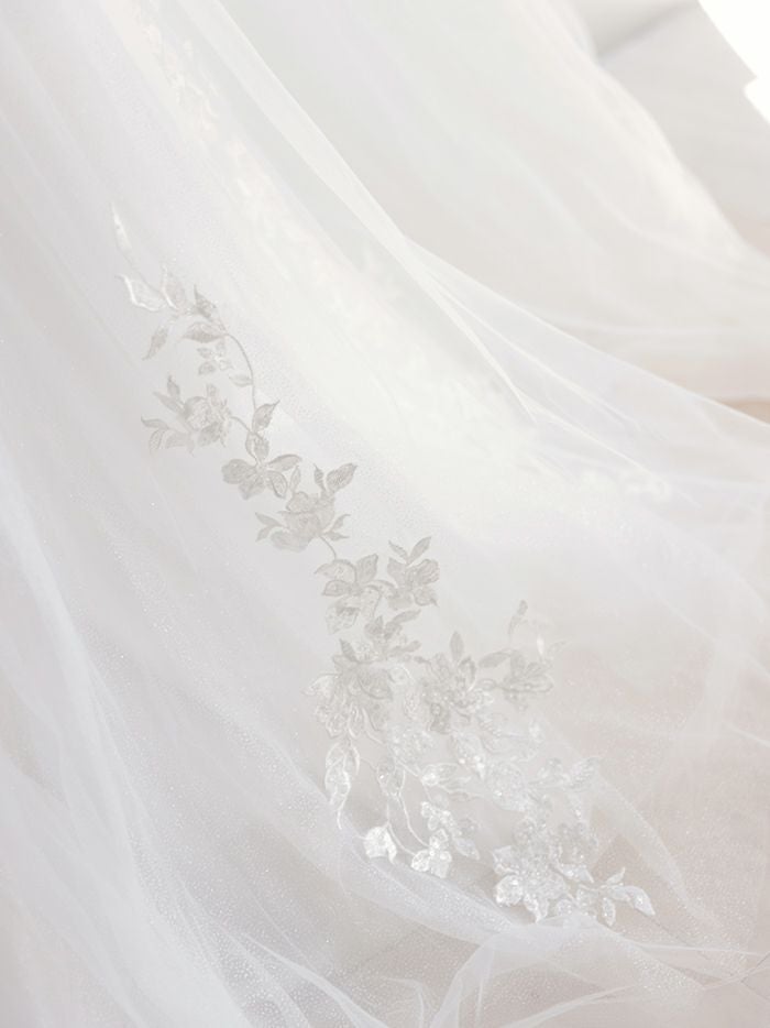 vanityME.couture. バニティミークチュール 立体フラワーレース 刺繍 ラメチュール プリンセス 姫 ロングドレス バースデードレス オフホワイト vctr-l-cd792w