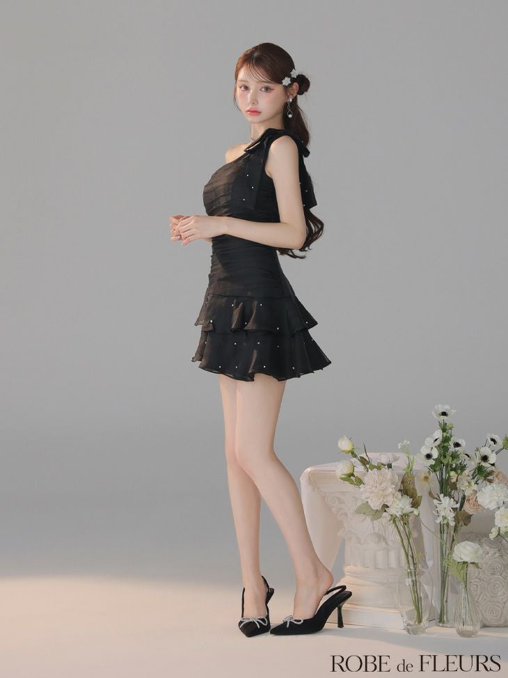 フリル付き黒ミニドレス　ROBE de FLEURS 予約商品/7月中旬発送予定】XSサイズあり【ROBE de FLEURS/ローブド