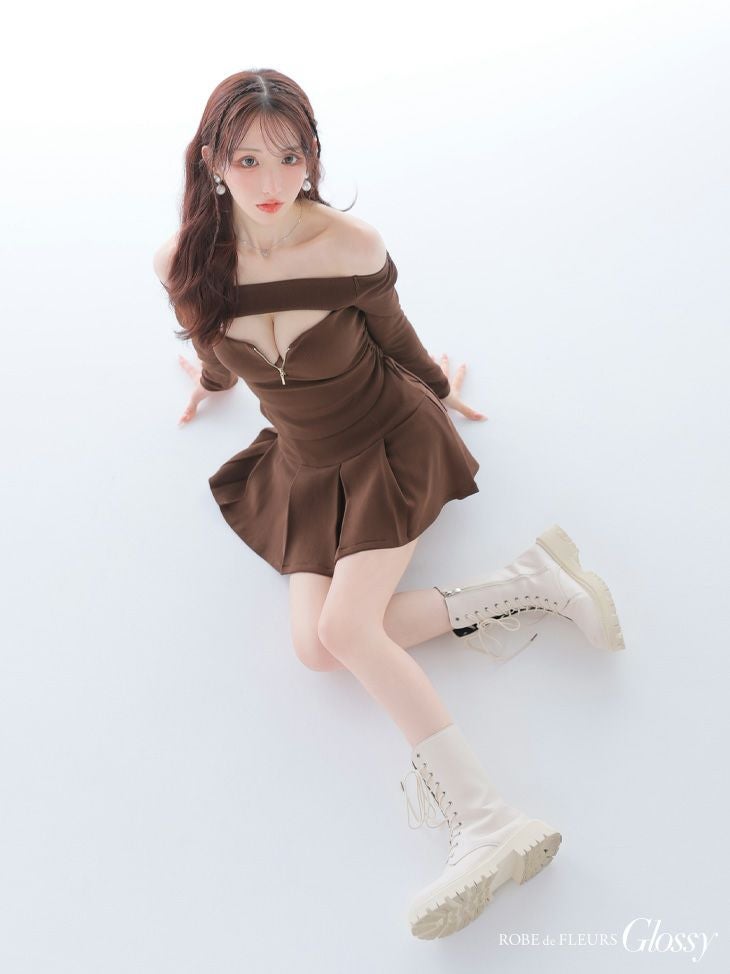 Glossy ローブドフルールグロッシー 【XSサイズあり】オフショルダーロングスリーブバストカットフレアミニキャバドレス gl4138