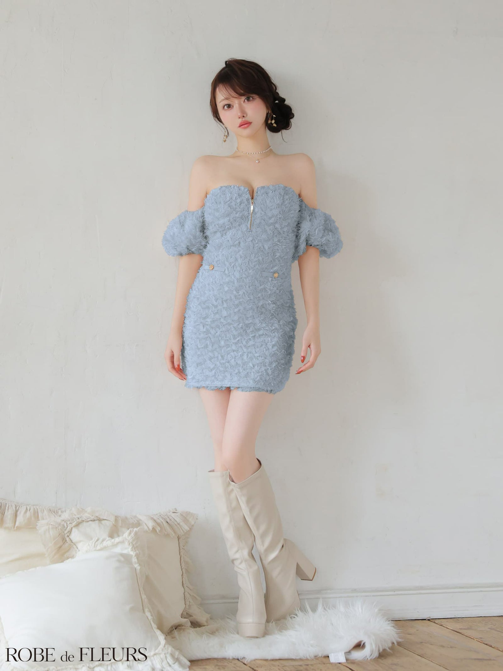 ROBE de FLEURS ローブドフルール 【XSサイズあり】 立体フリンジレースパフスリーブオフショルミニキャバドレス