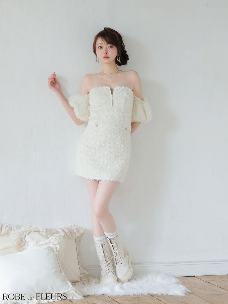 ROBE de FLEURS ローブドフルール 【XSサイズあり】 立体フリンジレースパフスリーブオフショルミニキャバドレス fm3488