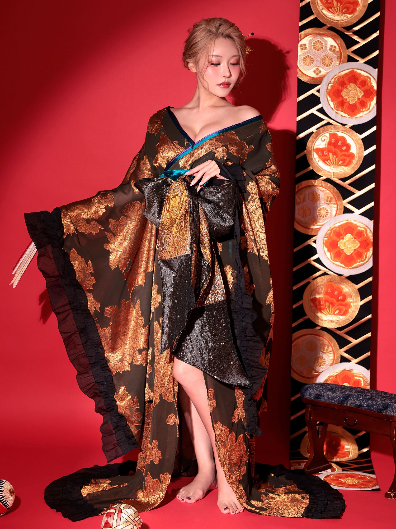 【2点セット】花魁 大奥 コスプレ 金箔牡丹 黒×金 和柄 本格和装 着物 花魁ドレス｜vcsot-250756-1