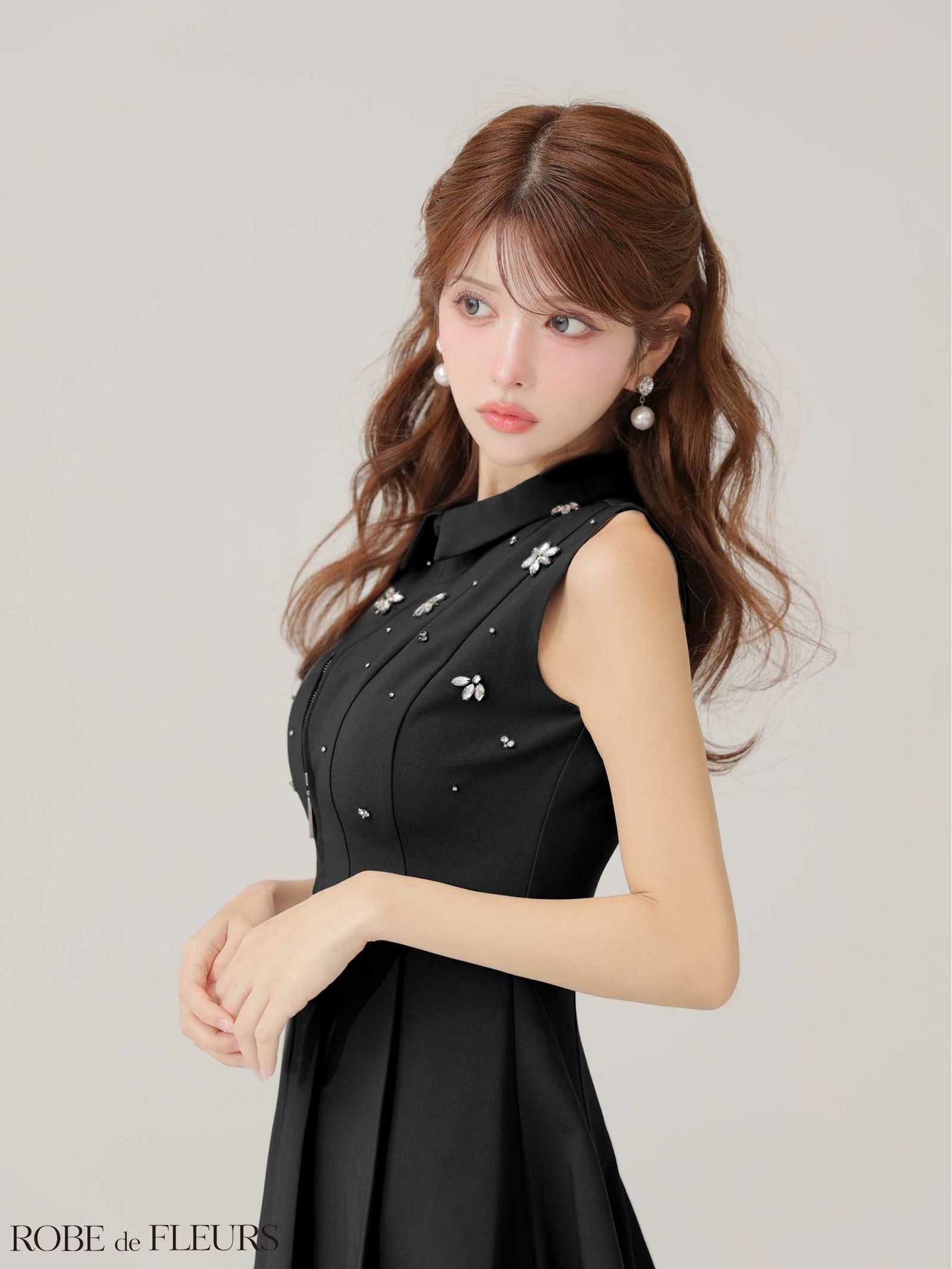 ROBE de FLEURS ローブドフルール 【XS～Lサイズあり】襟付きノースリーブフレアミニキャバドレス fm4156-c
