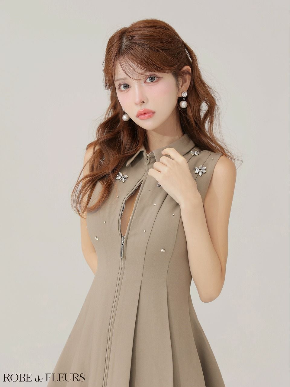 ROBE de FLEURS ローブドフルール 【XS～Lサイズあり】襟付きノースリーブフレアミニキャバドレス fm4156