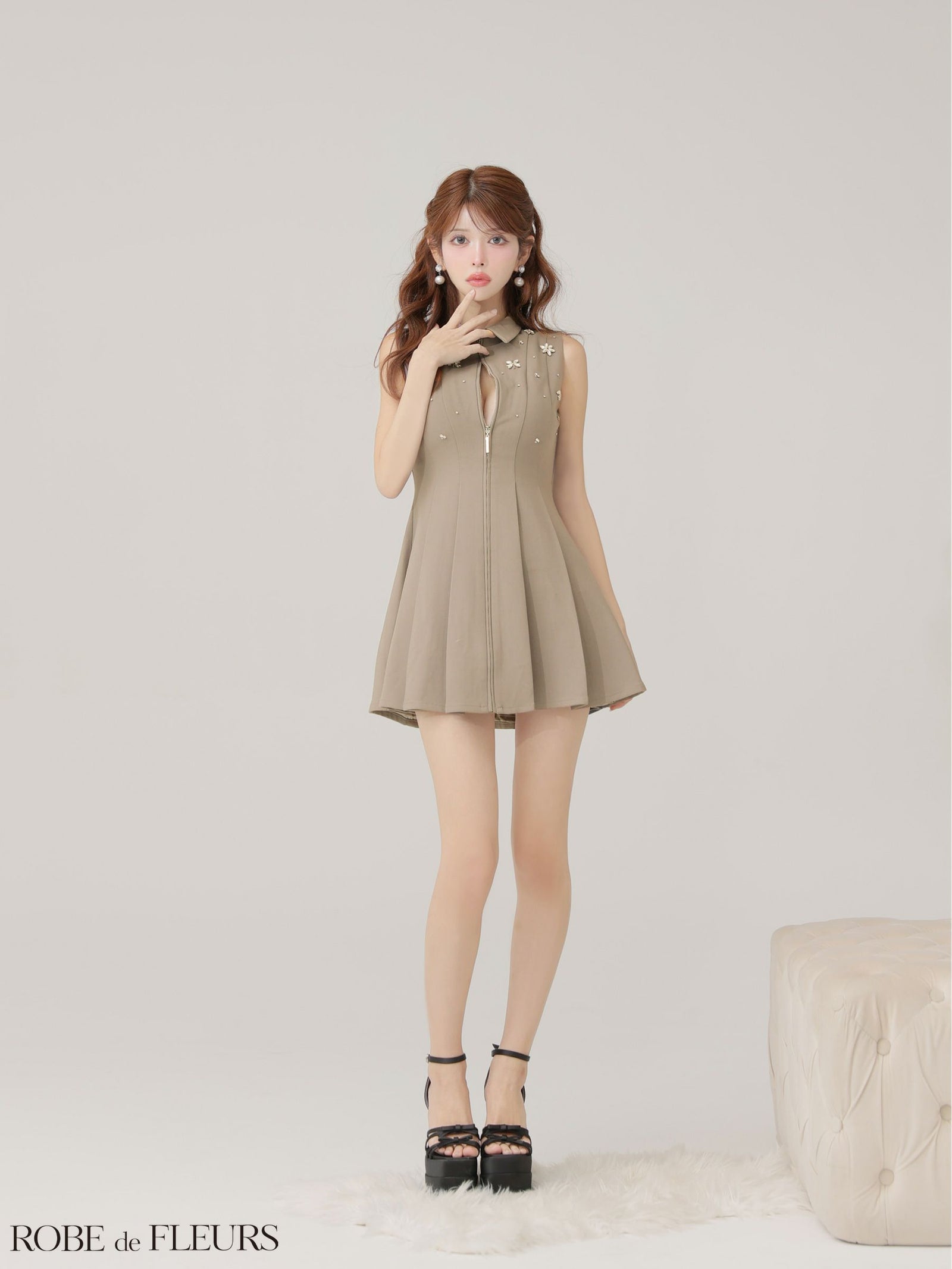 ROBE de FLEURS ローブドフルール 【XS～Lサイズあり】襟付きノースリーブフレアミニキャバドレス fm4156