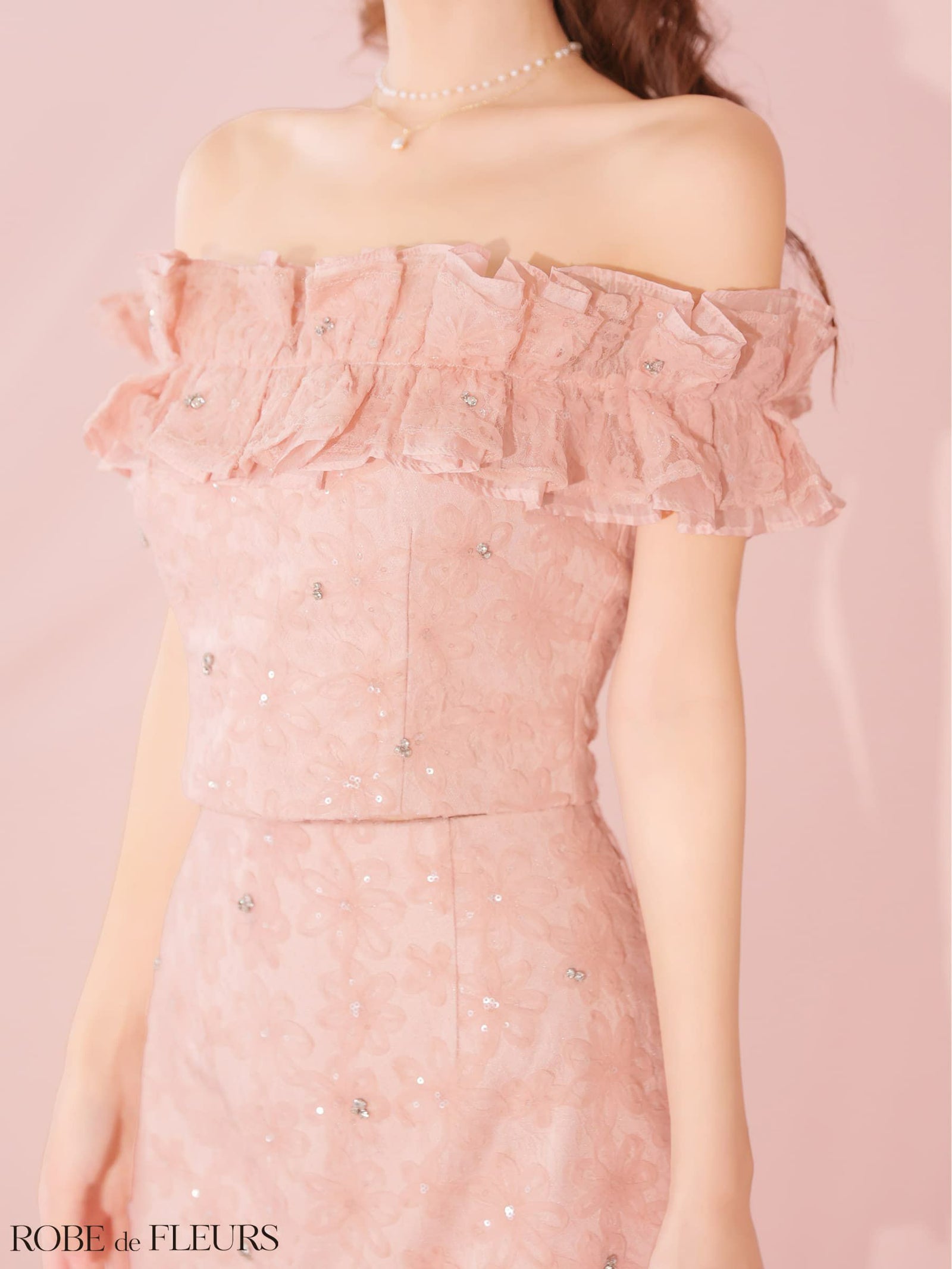 ROBE de FLEURS ローブドフルール 【XSサイズあり】 オフショルフラワーレースフリル袖セットアップミニキャバドレス fm4342-c