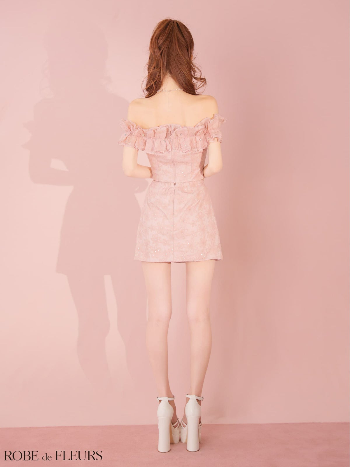 ROBE de FLEURS ローブドフルール 【XSサイズあり】 オフショルフラワーレースフリル袖セットアップミニキャバドレス fm4342-c