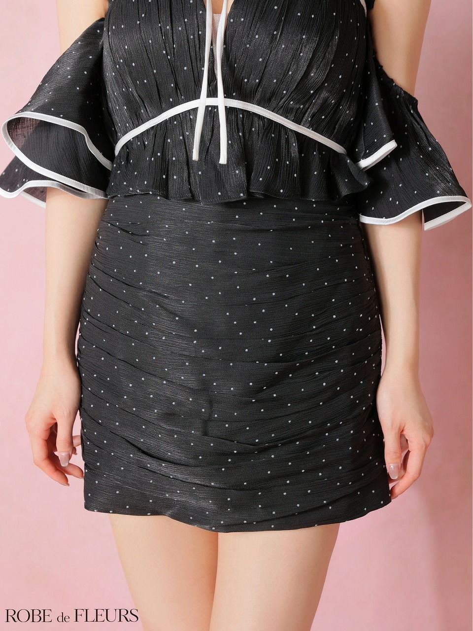 ROBE de FLEURS ローブドフルール 【XSサイズあり】 ドットラメシフォンオフショルセットアップミニキャバドレス fm4347