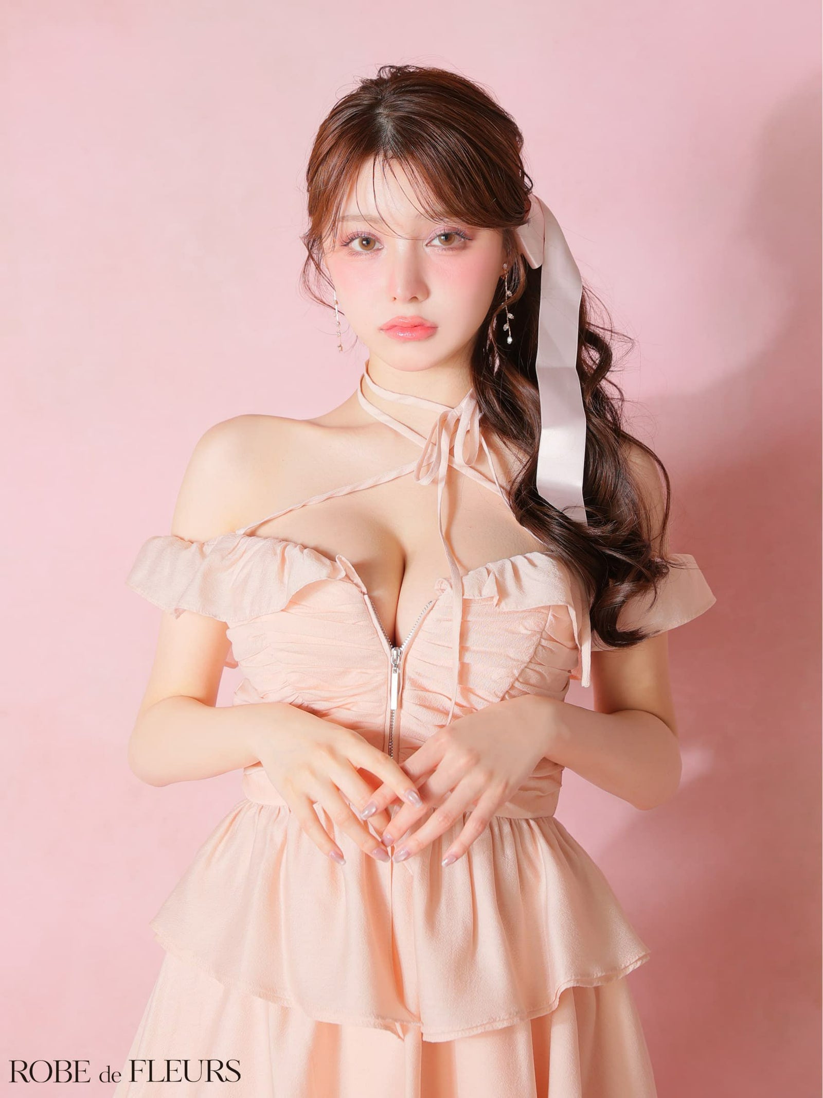 ROBE de FLEURS ローブドフルール 【XSサイズあり】フリルオフショルリボンミニセットアップキャバドレス fm3484-c