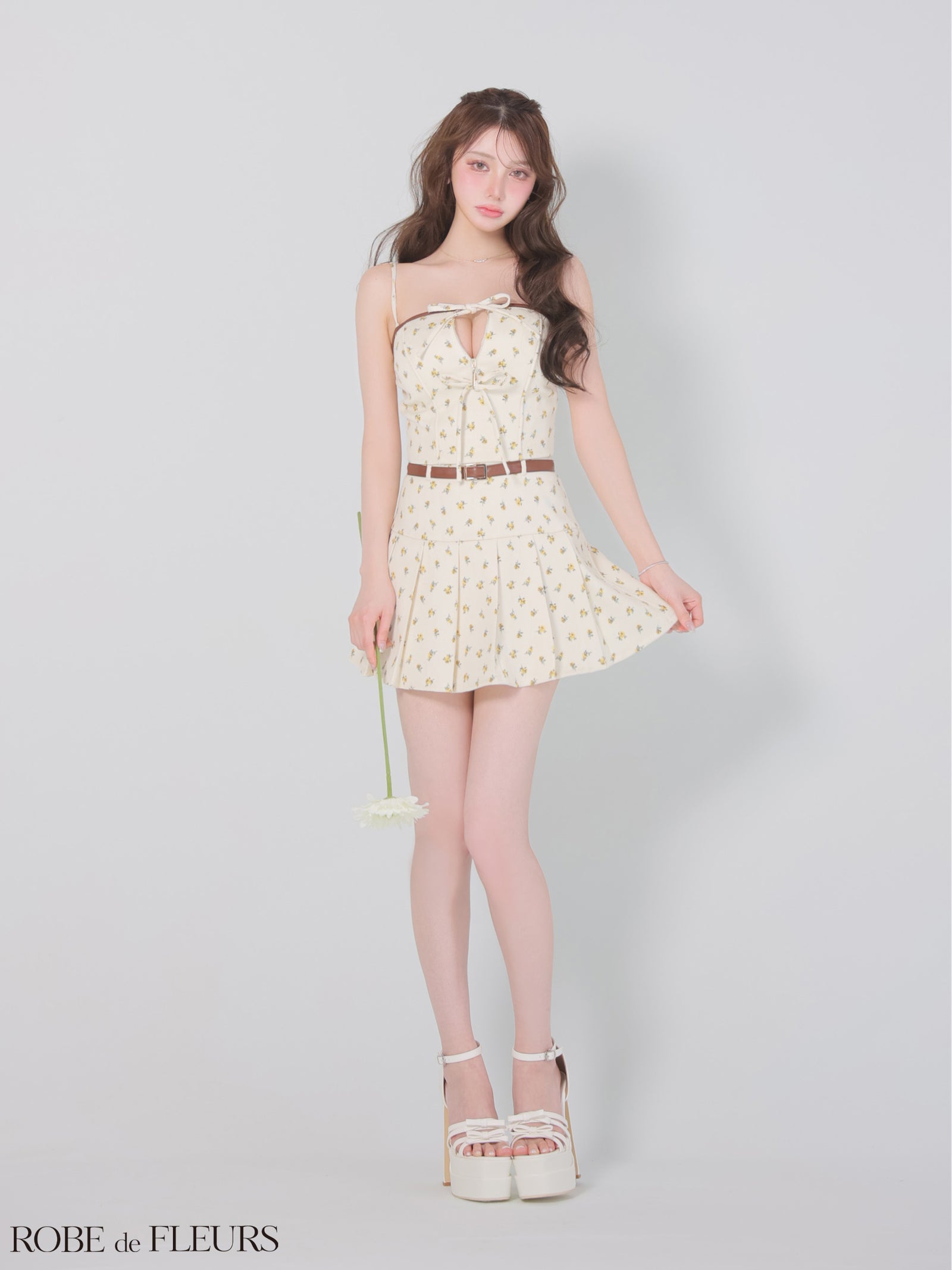 ROBE de FLEURS ローブドフルール 【XSサイズあり】小花柄レザーパイピングプリーツセットアップミニキャバドレス fm4355