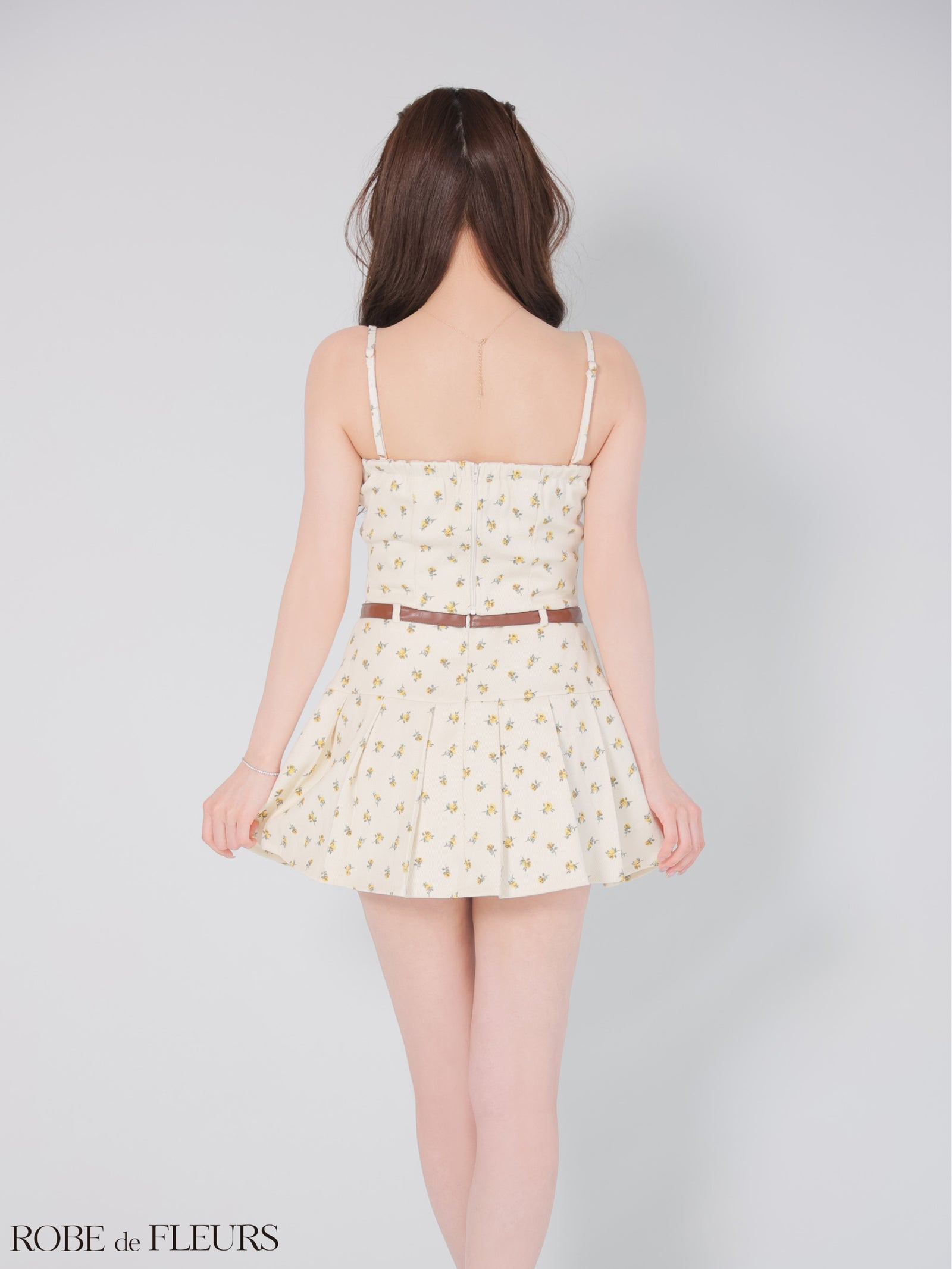 ROBE de FLEURS ローブドフルール 【XSサイズあり】小花柄レザーパイピングプリーツセットアップミニキャバドレス fm4355
