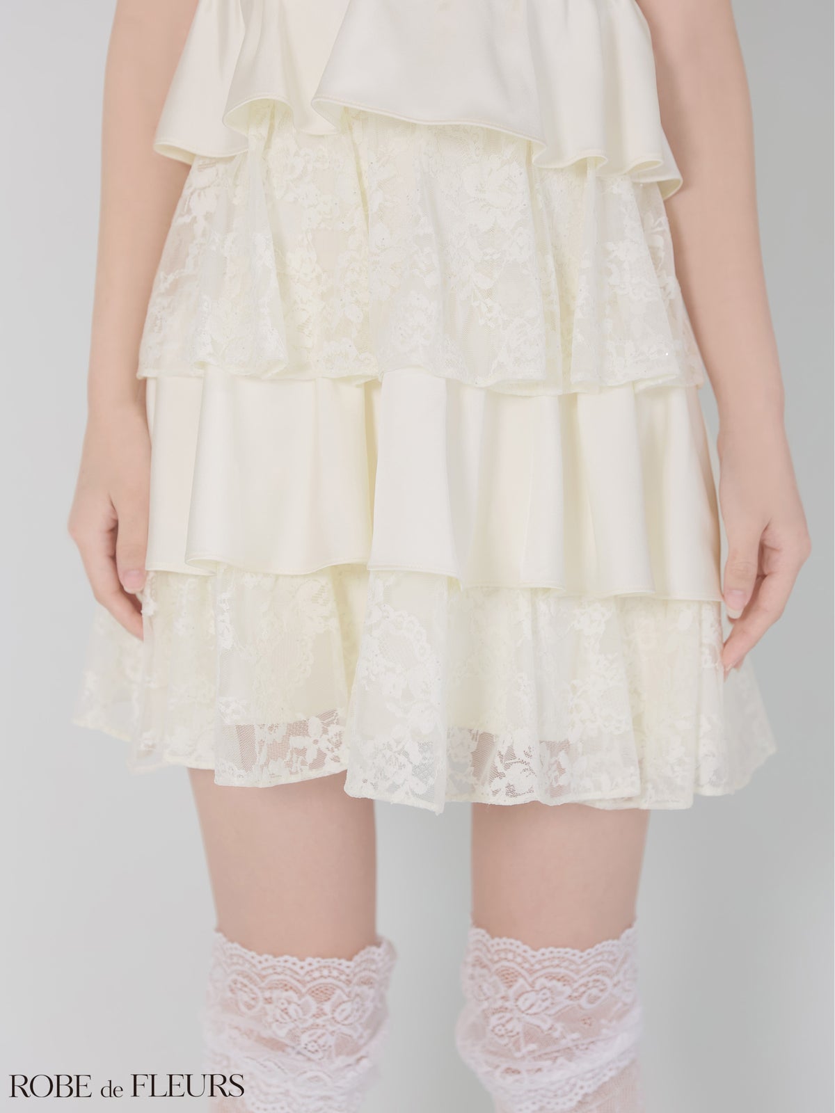 ROBE de FLEURS ローブドフルール 【XSサイズあり】スパンコールレースティアードフリルミニキャバドレス fm4663-c