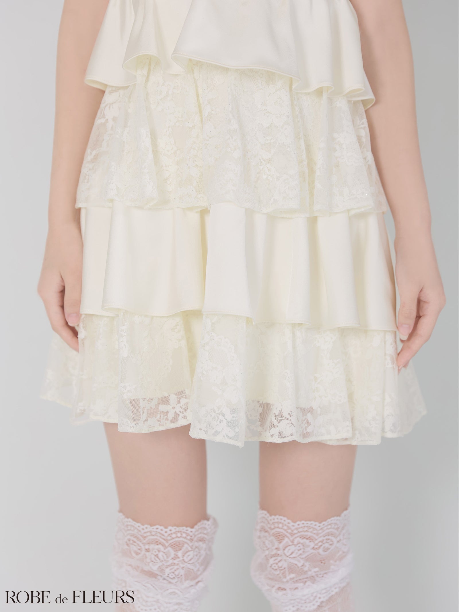 ROBE de FLEURS ローブドフルール 【XSサイズあり】スパンコールレースティアードフリルミニキャバドレス fm4663