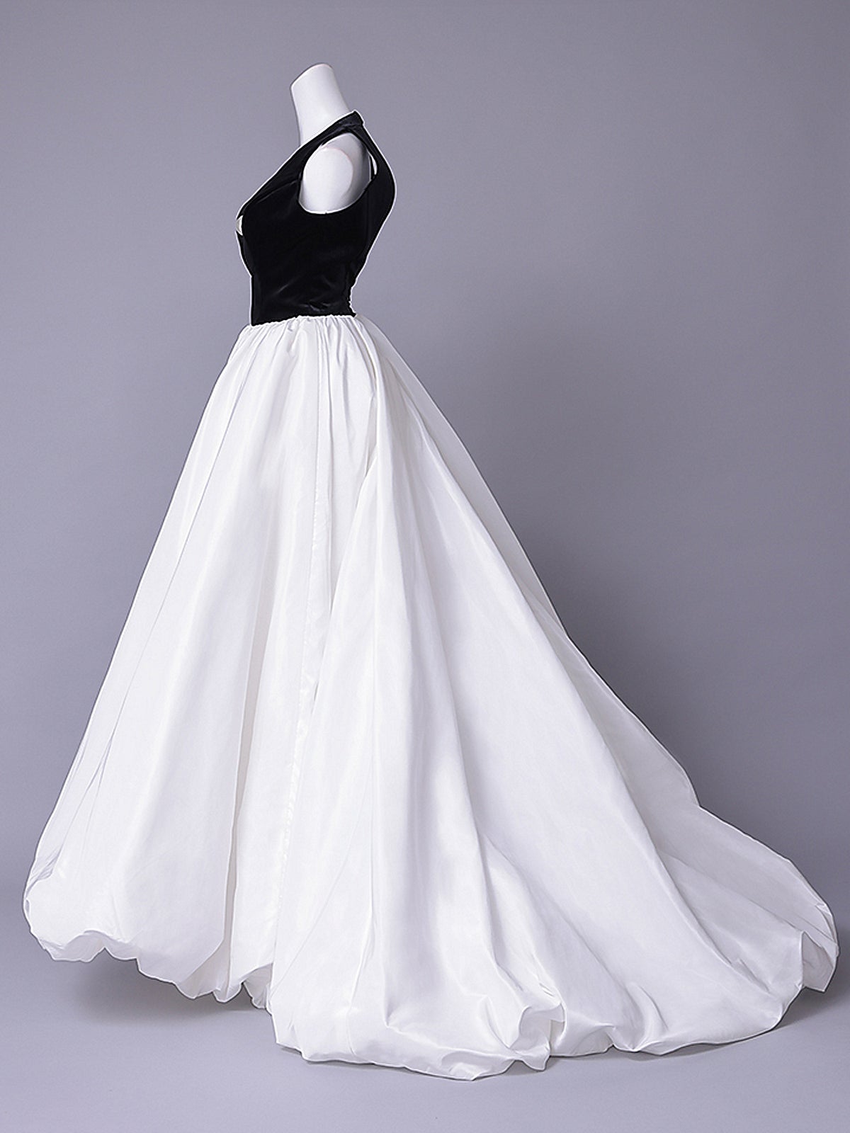 vanityME.couture. バニティーミークチュール Noir Blanc Couture ノワール・ブラン・クチュール ロングドレス ブラック 黒 ホワイト ベロア パール バースデー vctr-c-1202