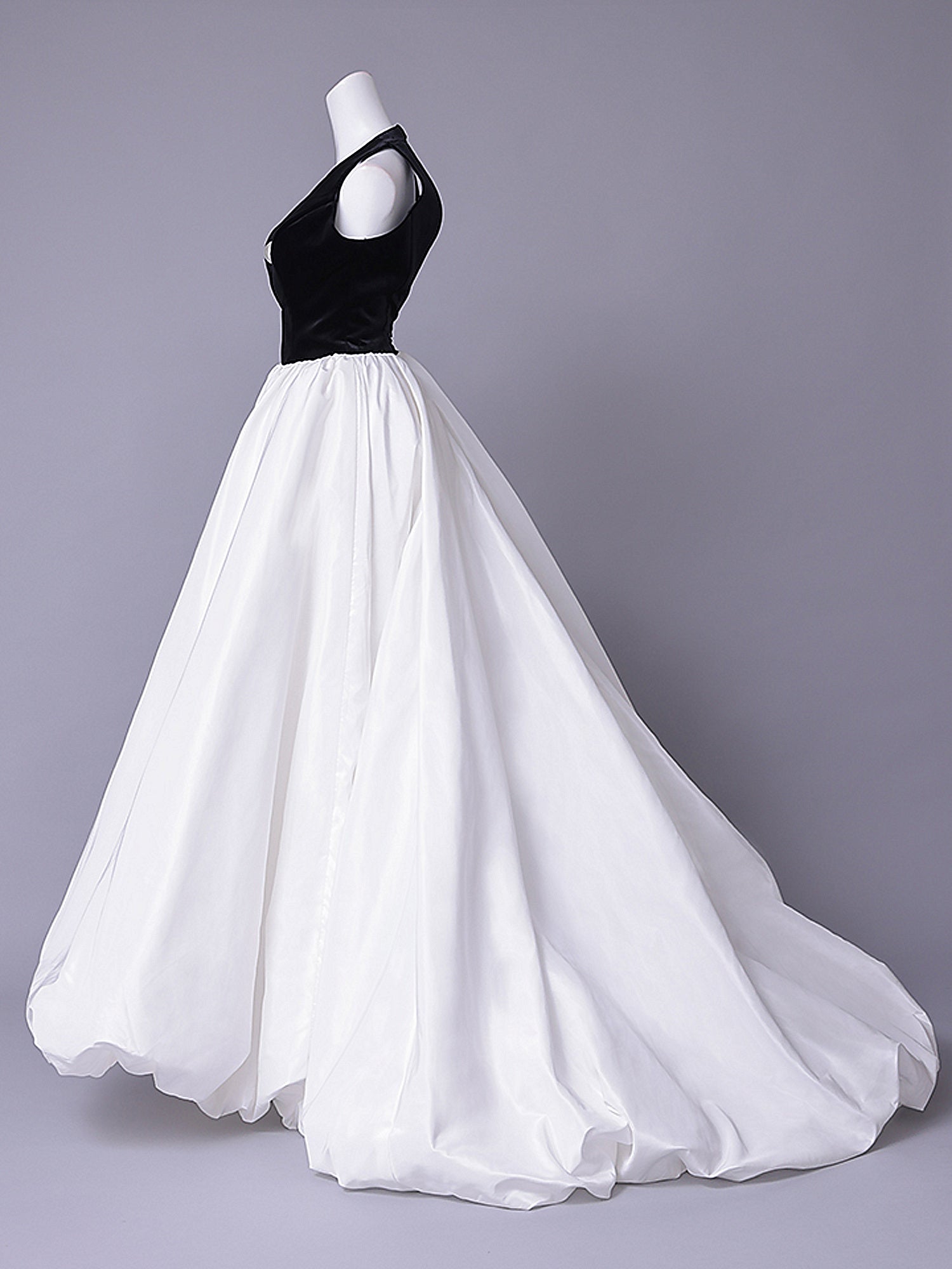 vanityME.couture. バニティーミークチュール Noir Blanc Couture ノワール・ブラン・クチュール ロングドレス ブラック 黒 ホワイト ベロア パール バースデー vctr-c-1202