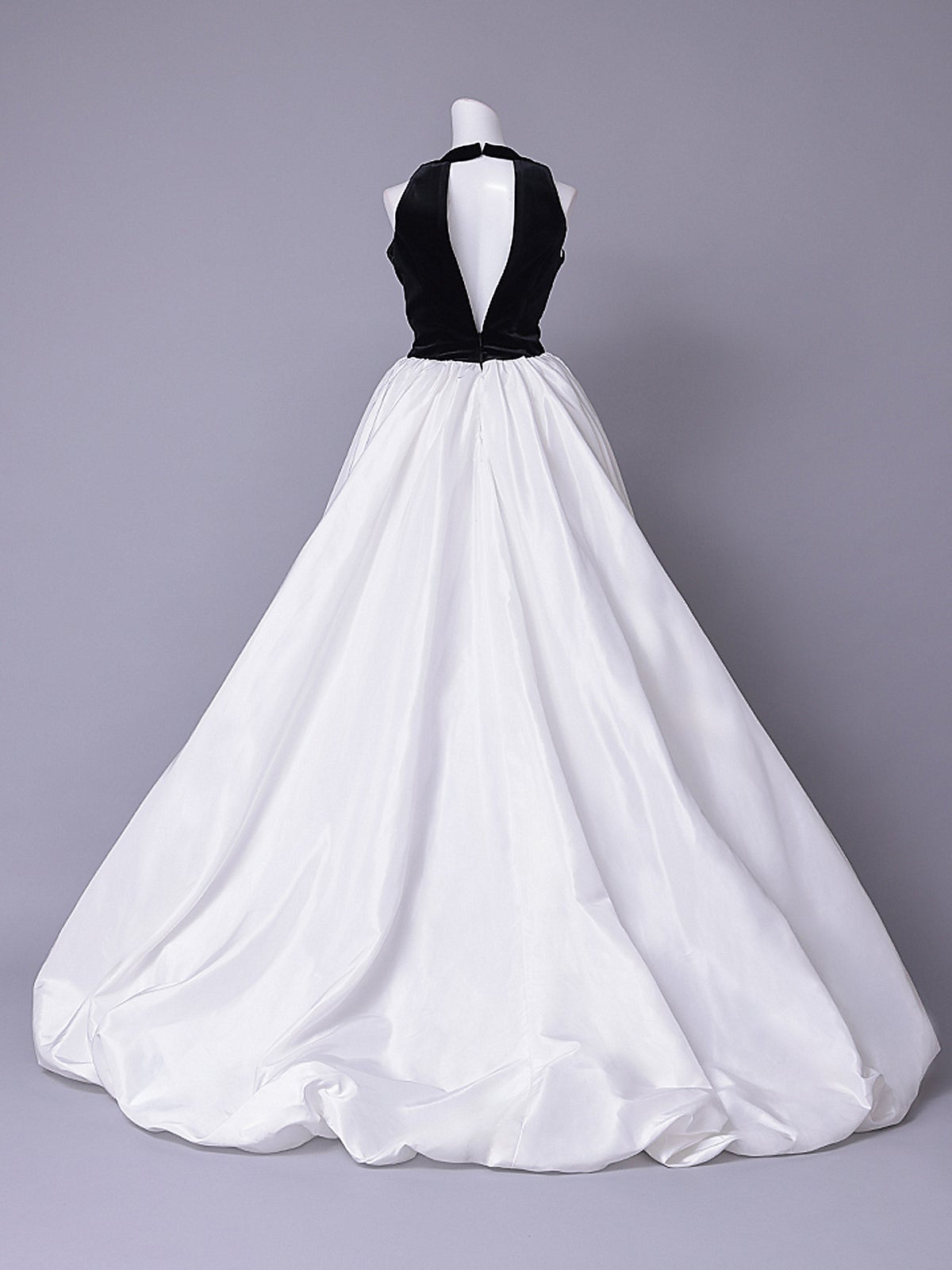 vanityME.couture. バニティーミークチュール Noir Blanc Couture ノワール・ブラン・クチュール ロングドレス ブラック 黒 ホワイト ベロア パール バースデー vctr-c-1202