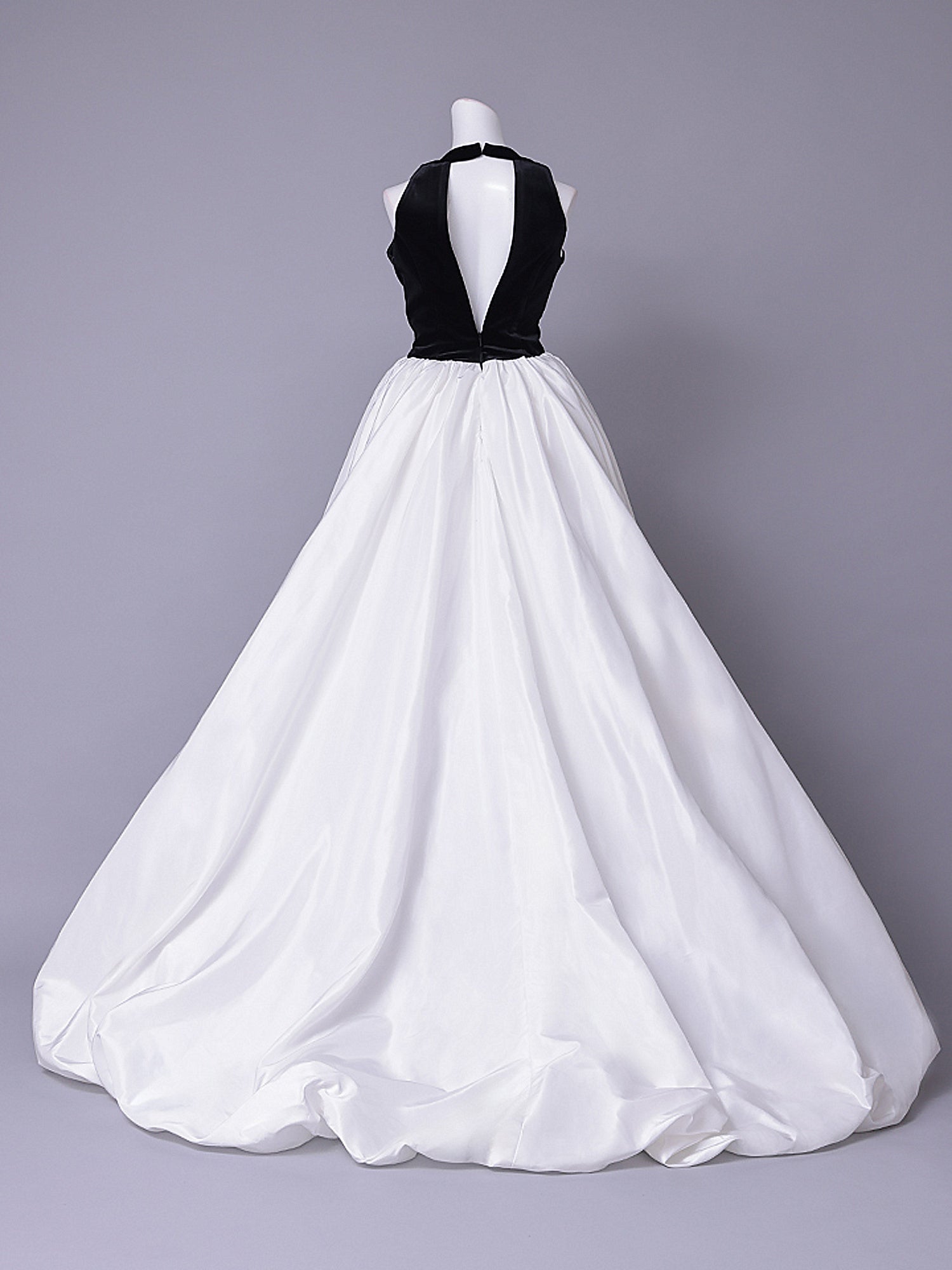 vanityME.couture. バニティーミークチュール Noir Blanc Couture ノワール・ブラン・クチュール ロングドレス ブラック 黒 ホワイト ベロア パール バースデー vctr-c-1202