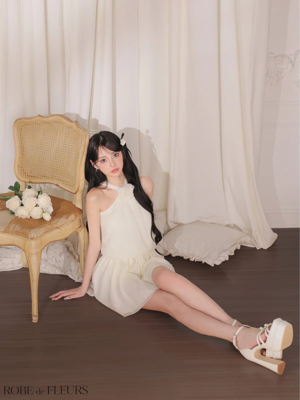 ROBE de FLEURS ローブドフルール 【XSサイズあり】フラワーブローチホルターネックラメフレアミニキャバドレス fm4649-c