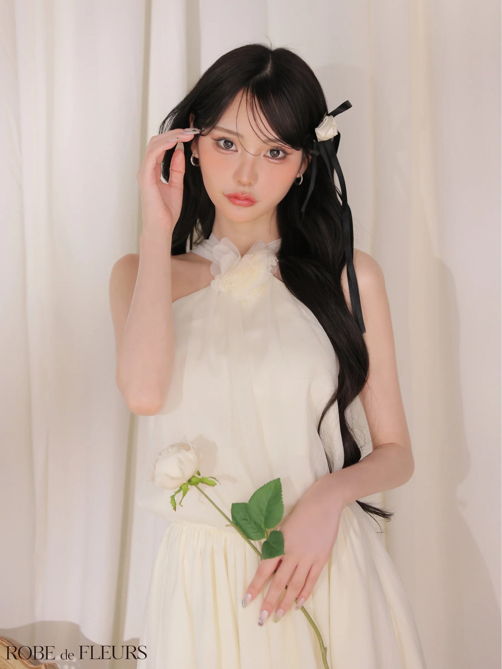 ROBE de FLEURS ローブドフルール 【XSサイズあり】フラワーブローチホルターネックラメフレアミニキャバドレス fm4649-c