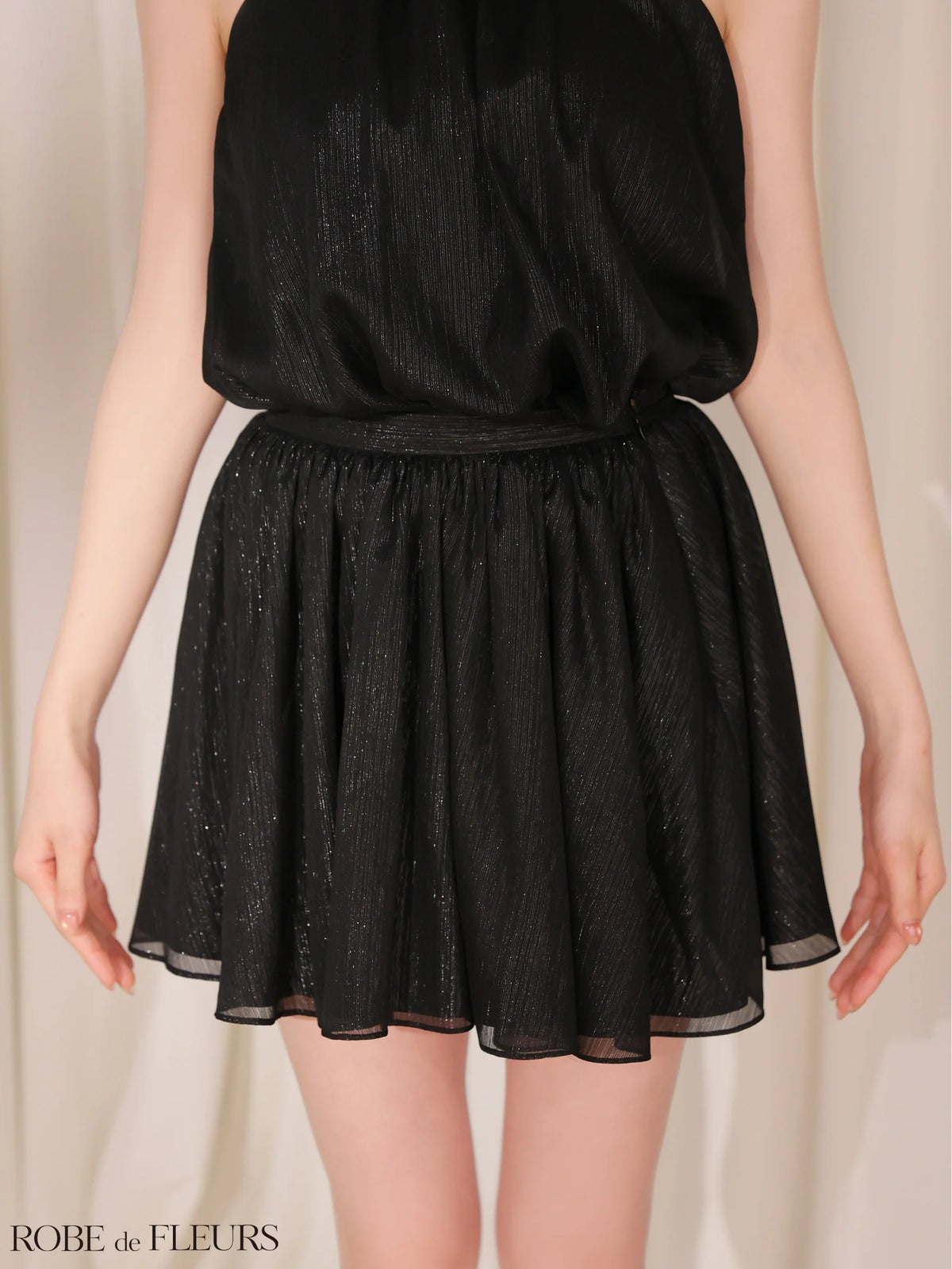 ROBE de FLEURS ローブドフルール 【XSサイズあり】フラワーブローチホルターネックラメフレアミニキャバドレス fm4649-c