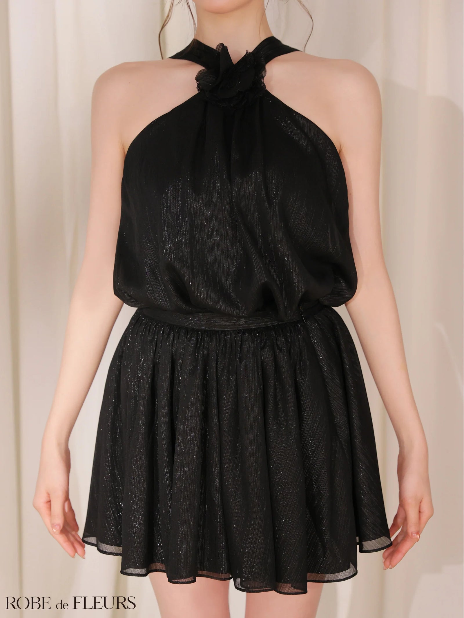 ROBE de FLEURS ローブドフルール 【XSサイズあり】フラワーブローチホルターネックラメフレアミニキャバドレス fm4649-c